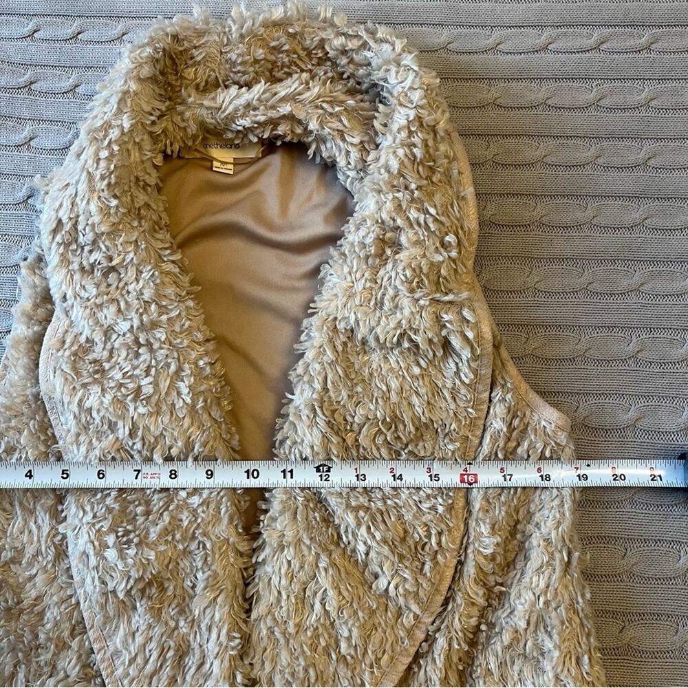 Onetheland Women's Khaki Faux Fur Sherpa Vest Size M - Picture 6 of 7